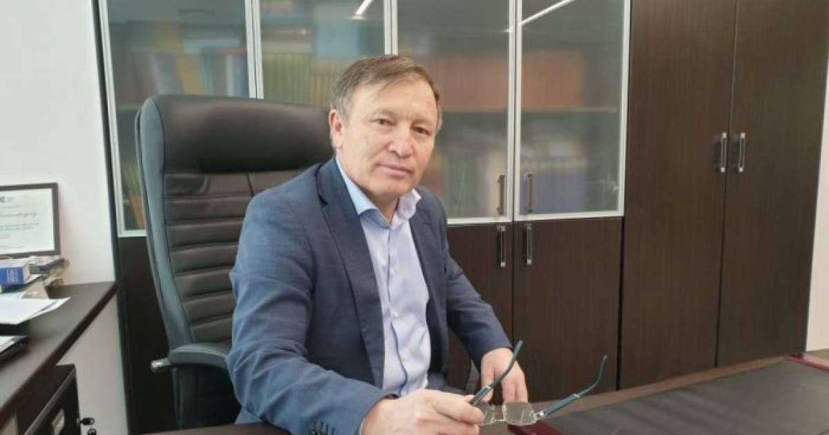 "Сахнаны сыйлауы керек" Белгілі ғалым Қабатовтың сөйлеу мәнерін сынға алды  