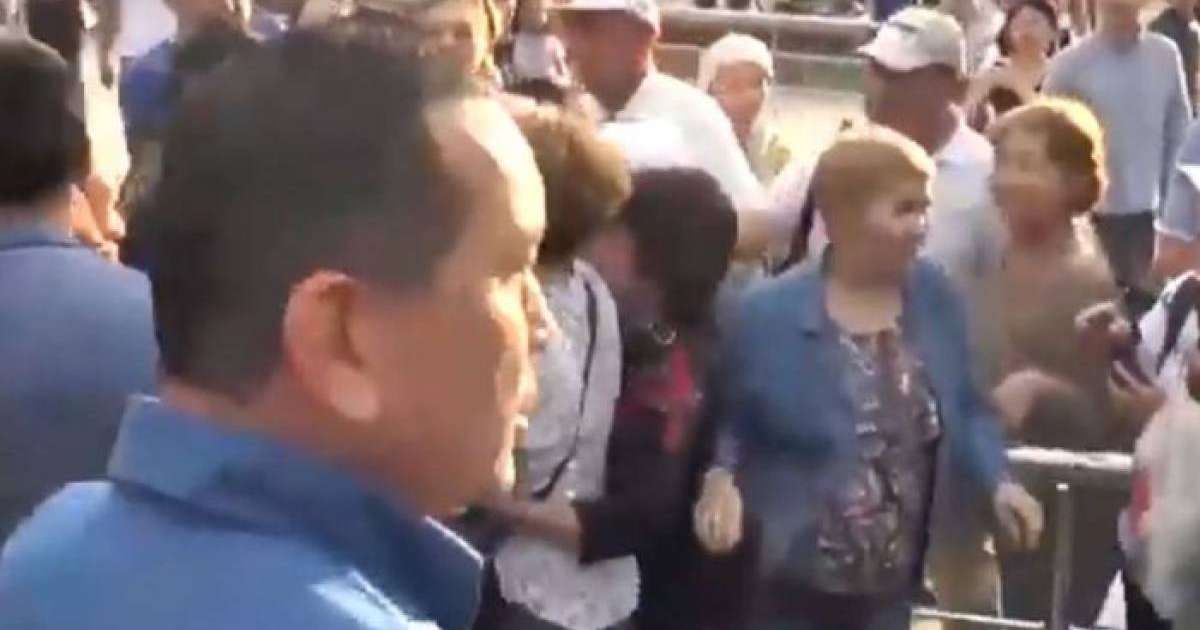 полицейлер мен наразы топ қалай әрекет етті – видео