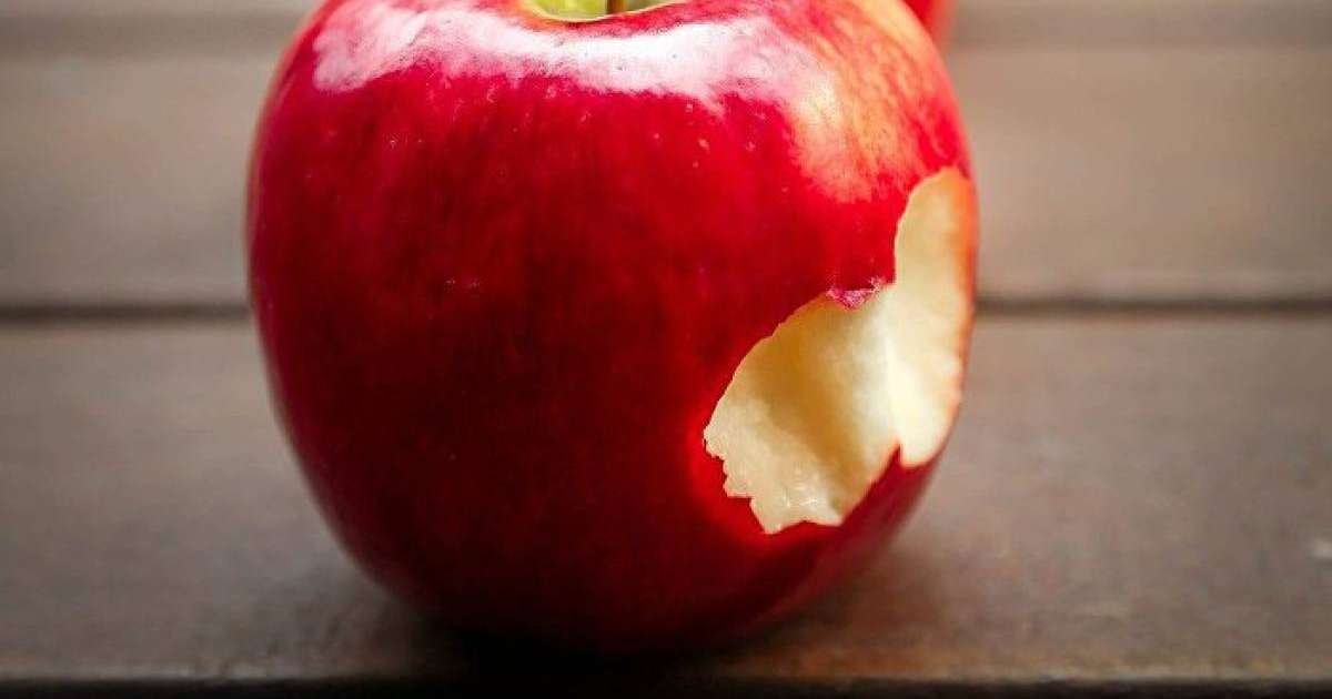 Ксения Рязанцева жарты жыл бойы баласына жемістен басқа тамақ бермейді