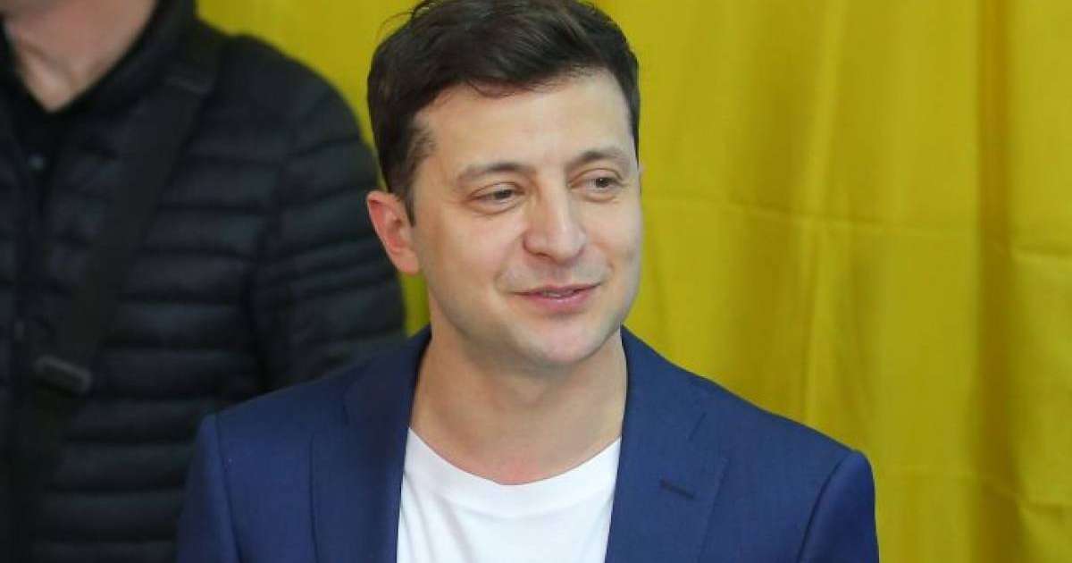 Зеленский жиналыс кезінде біртүрлі қылық жасап отырды – видео