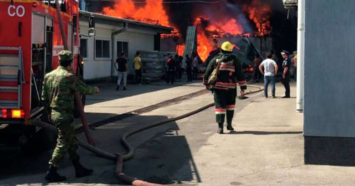 Алматыда жиһаз цехы өртенді