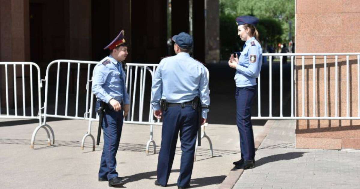 Үкімет үйінің алдында арнайы жасақ неге көбейді