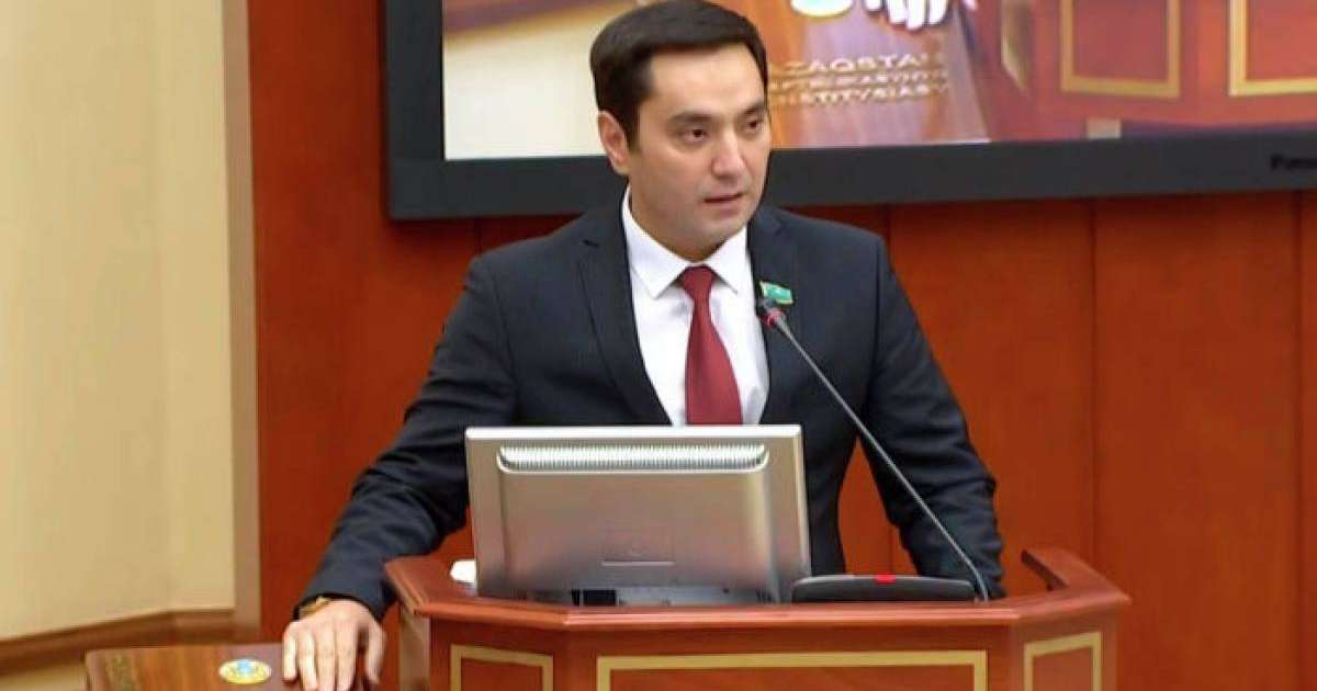 Депутат Нұрлан Әлімжанов тасадан тас ататындарға жауап берді
