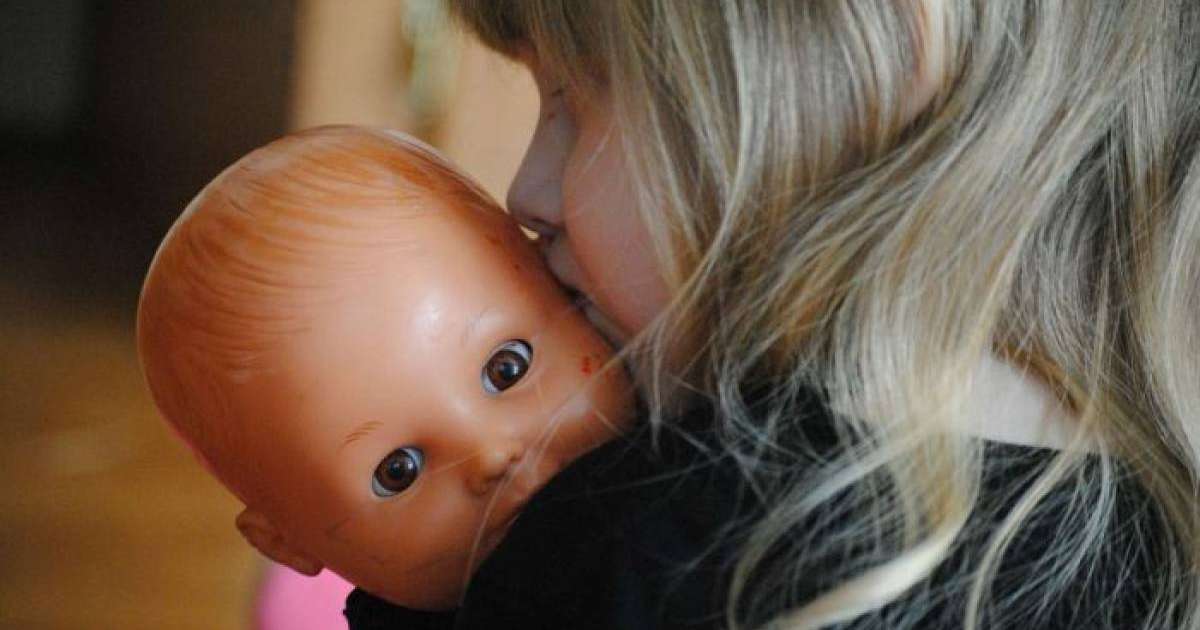 Екі жасар қыз анасын абайсызда қылқындырып өлтірді