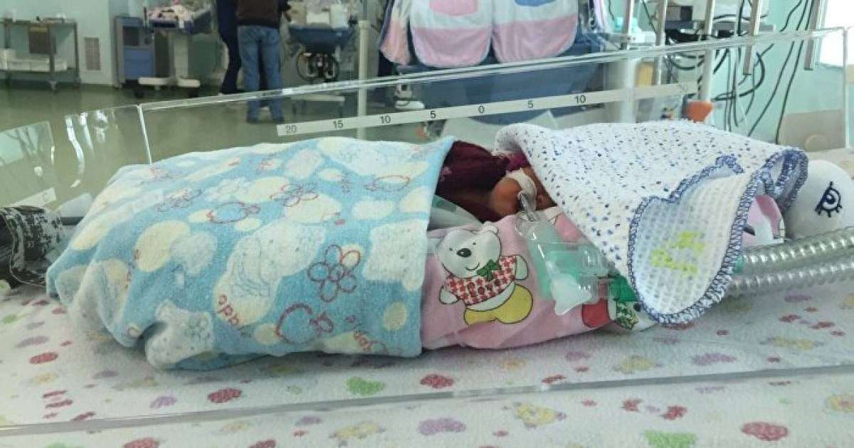 Әйел перзентхана терезесінен екі сәбиді лақтырып жіберді