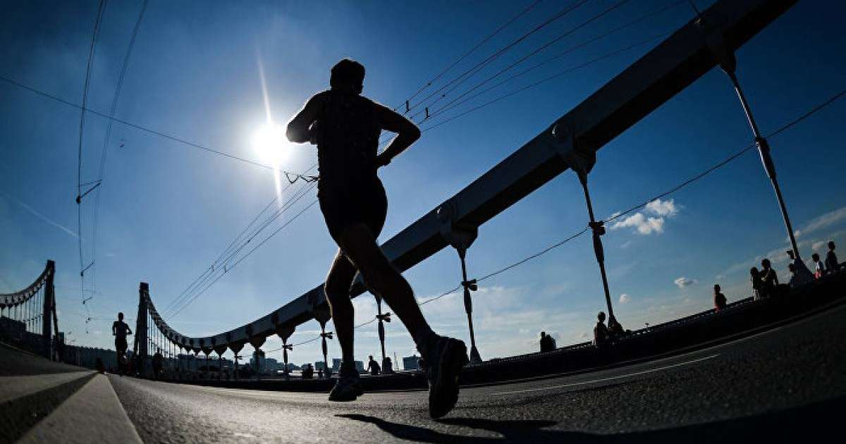 Супермен сияқты секірген желаяқ мәре сызығын бірінші болып кесті