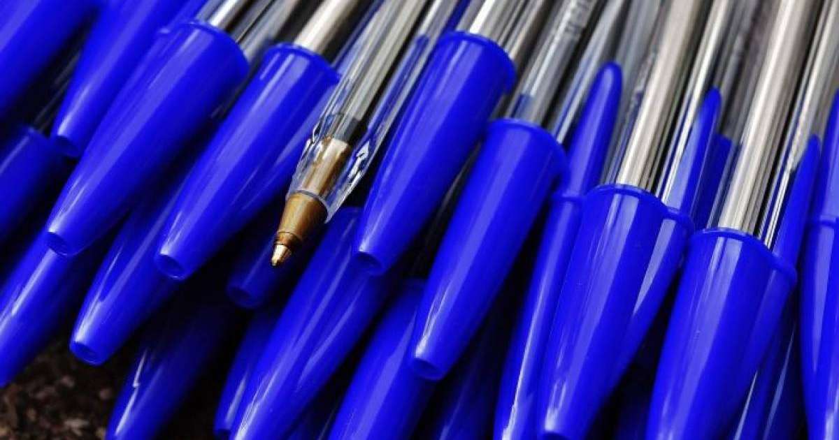 Батыс Қазақстанда 11 жасар оқушы сыныптасының көзіне қалам тығып алды