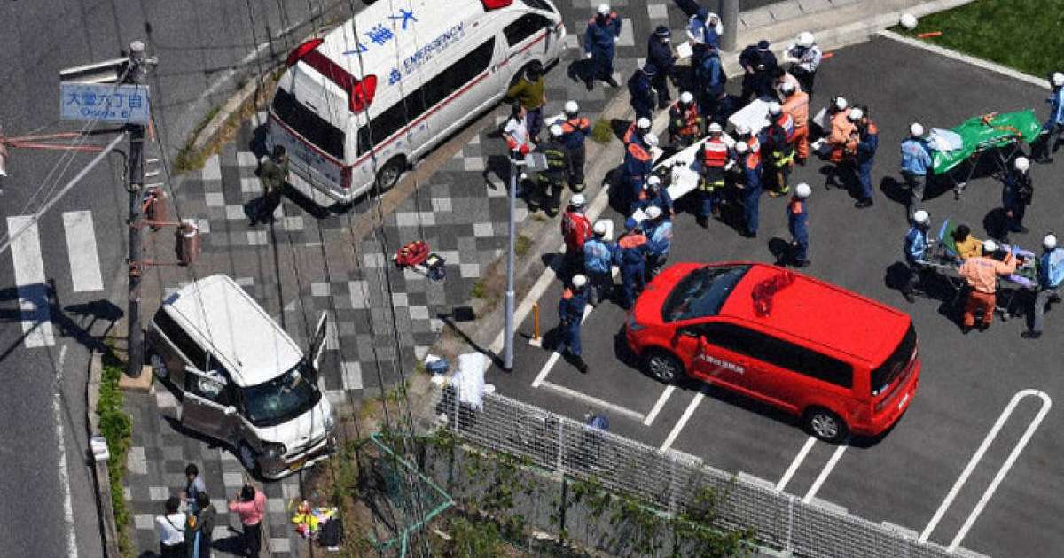 日本大津市一汽车撞向托儿所队伍致2死多伤