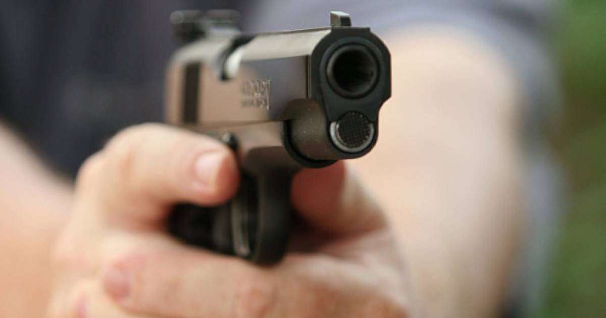 Павлодарда қоғамдық көлікке оқ жаудырды