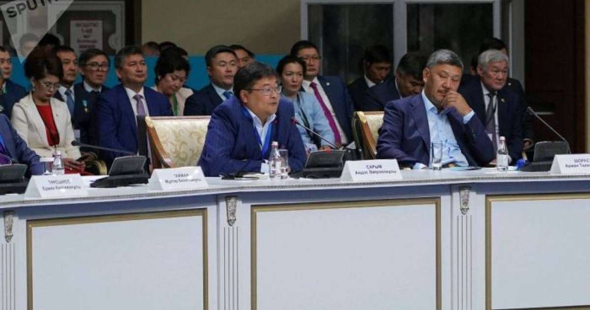 Айдос Сарым қандай заңдарды қайта жазып шығу керек екенін айтты