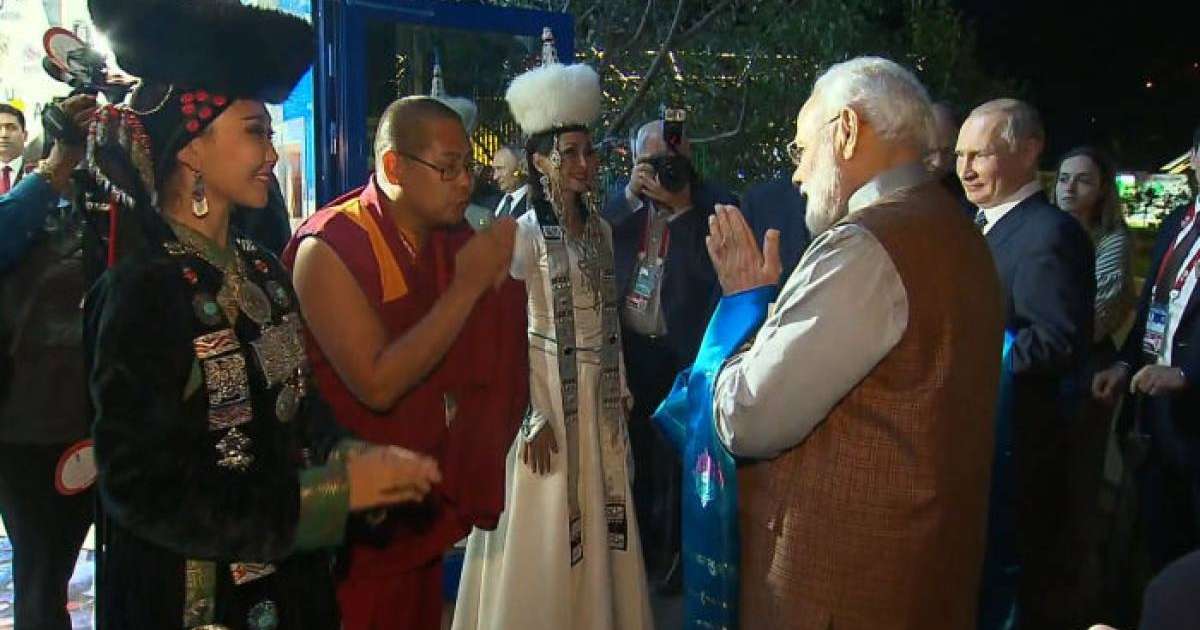 Ресей президенті Үндістан премьеріне тікұшақты өзі таныстырды – видео