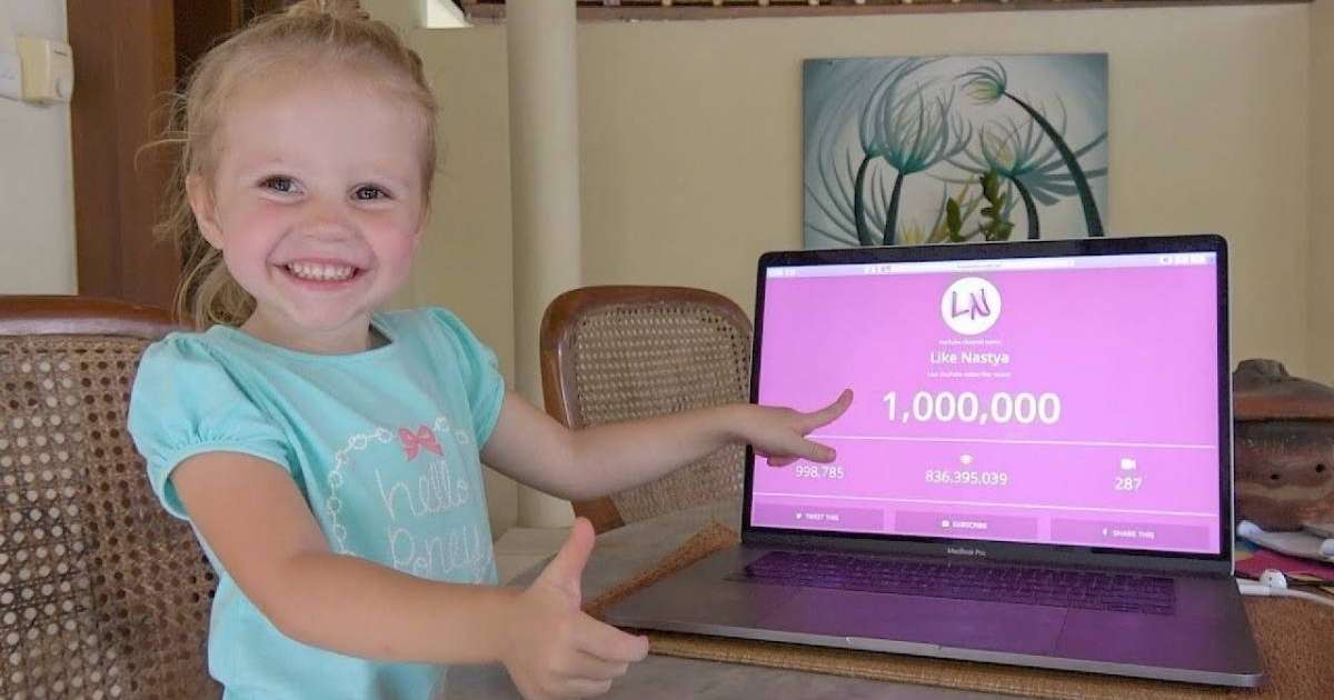 6 жастағы қыз Youtubе-тан айына қалай 500 000 доллар тауып отыр