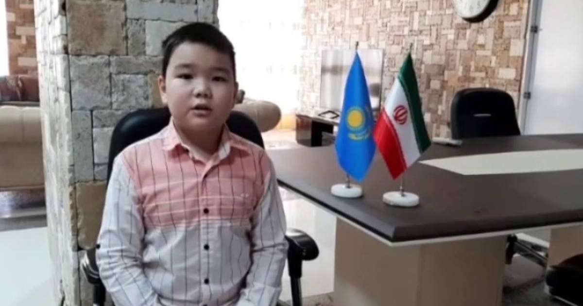 Иранға көшкен қазақ баласы ана тілін ұмытпау үшін екі мектепте қатар оқып жүр