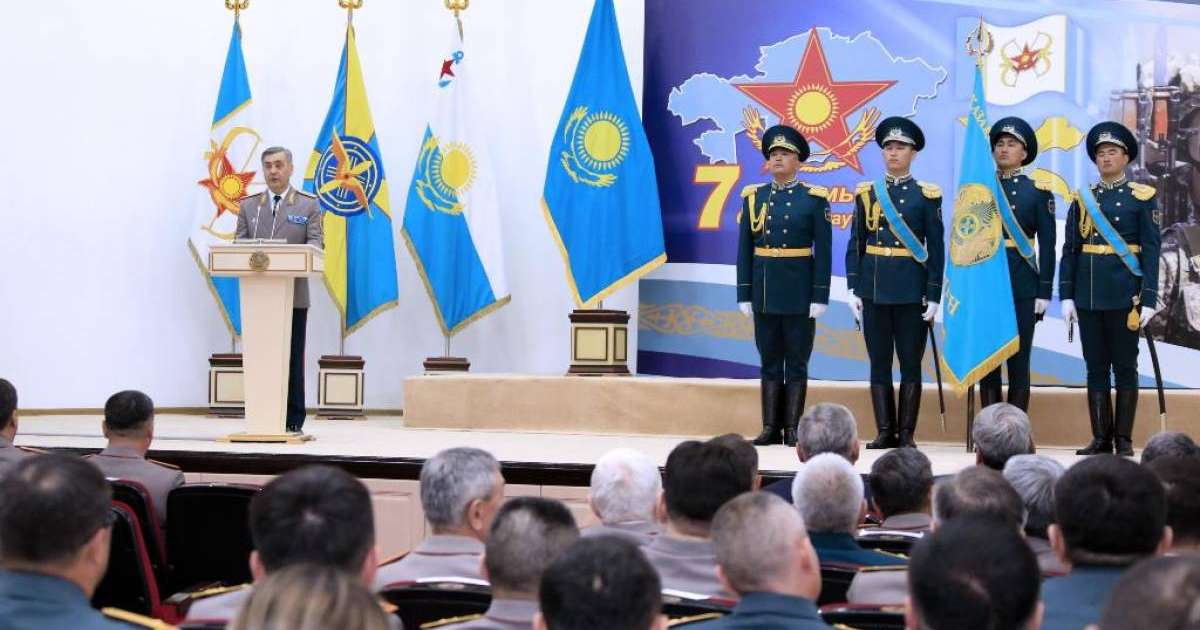 国防部长向全体武装力量工作人员致以节日问候