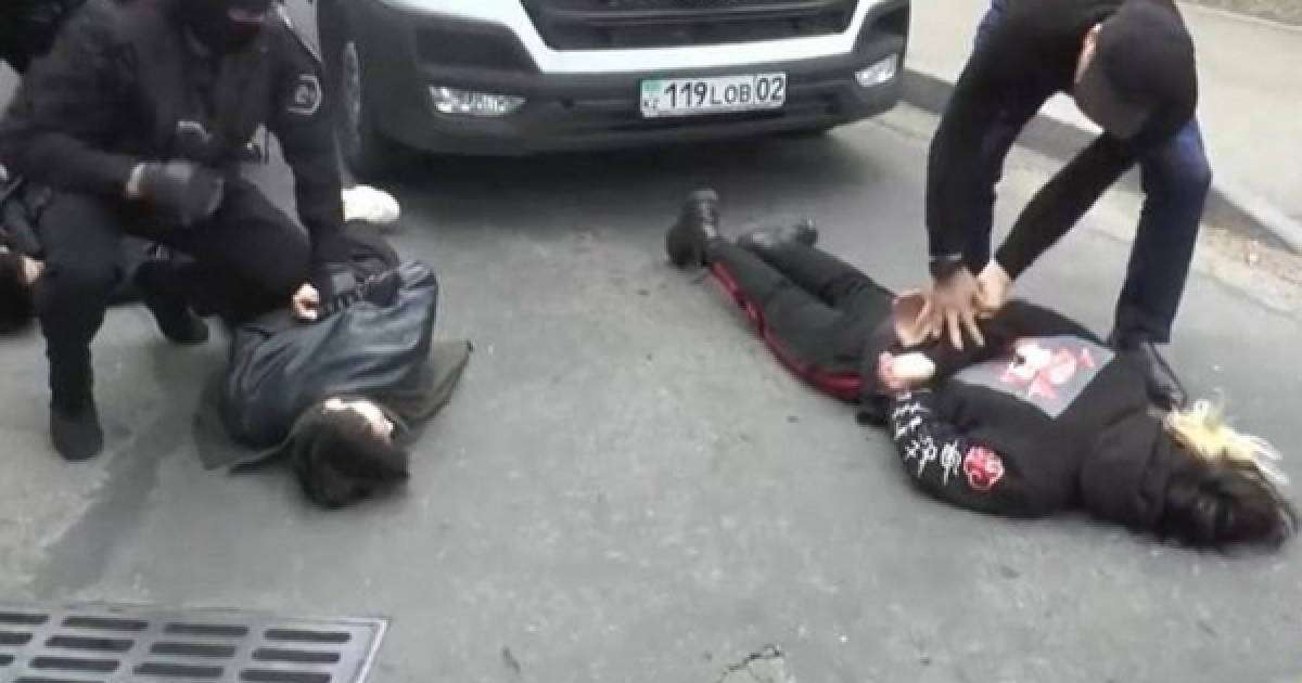 Танымал эстрада әншілеріне ұйымдасқан қылмыстық топ құру айыптары тағылды