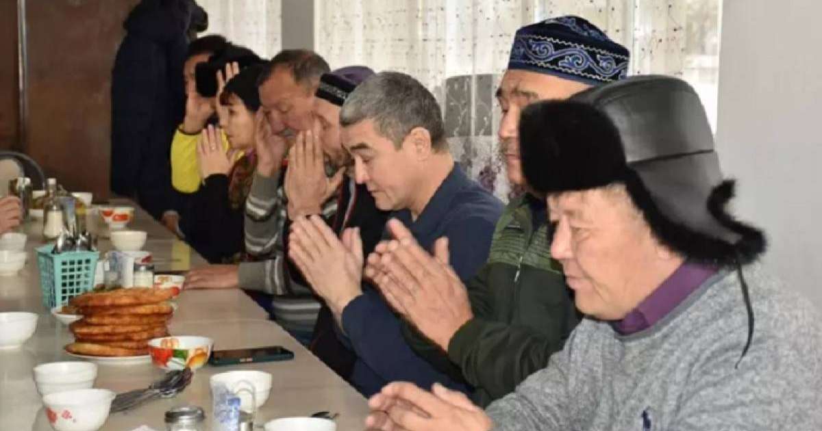 Ақтөбеде қоғам белсенділері Желтоқсан мен Жаңаөзен құрбандарына құран бағыштады (фото)