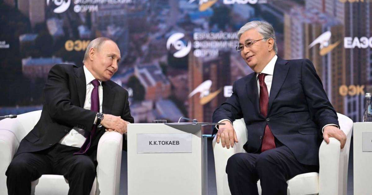 ЕАЭК отырысында Путин Тоқаевқа беріп жіберген қағазда не жазылған