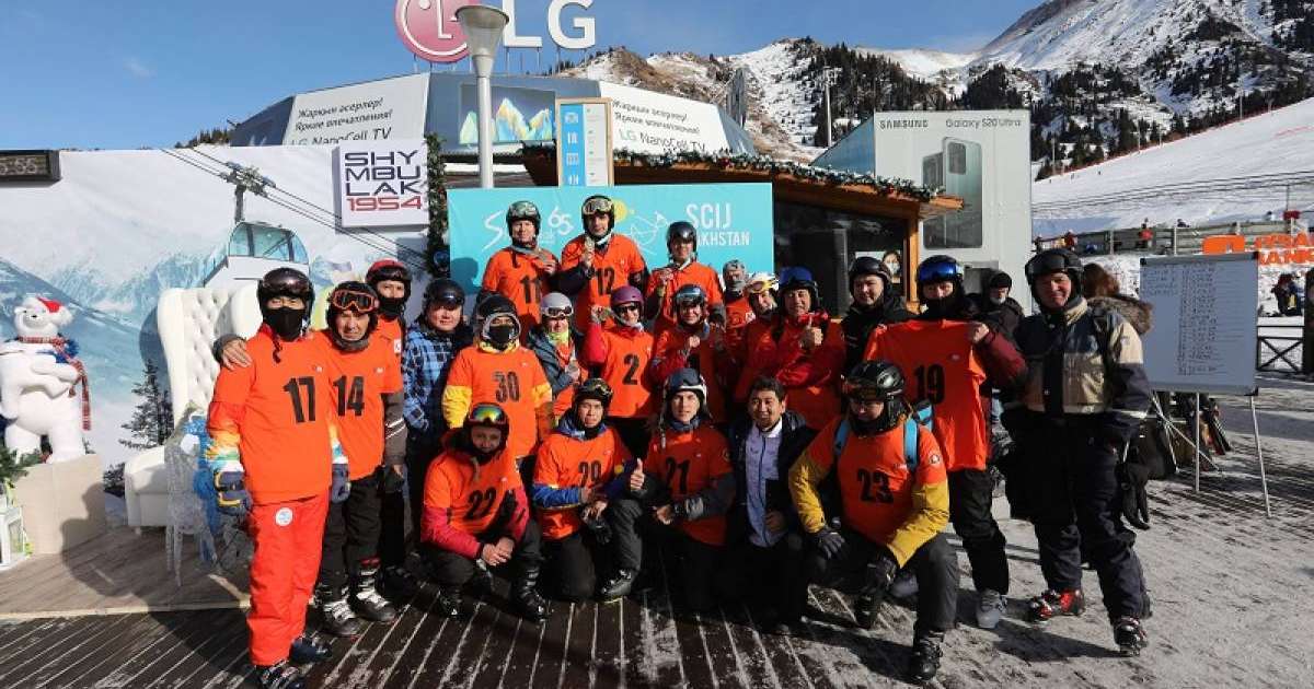Казахстанские журналисты состязались в слаломе-гиганте на «Шымбулаке»