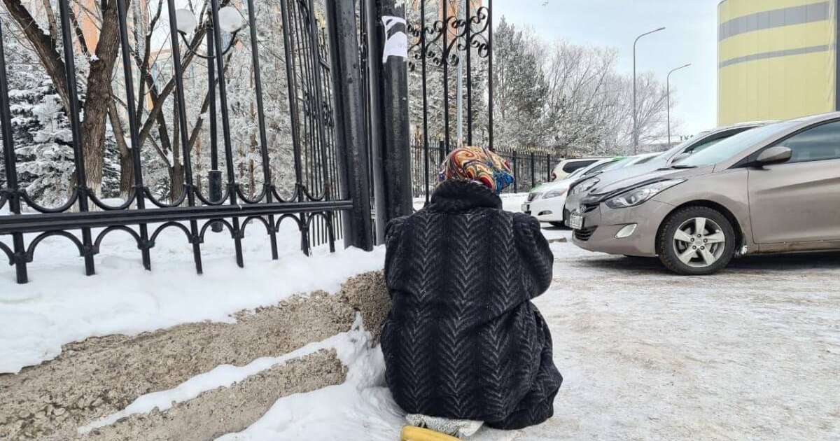 «Аязда да қар үстінде отыра беруге етім үйренді»: 4 баланың анасы қазақстандықтардан көмек сұрады