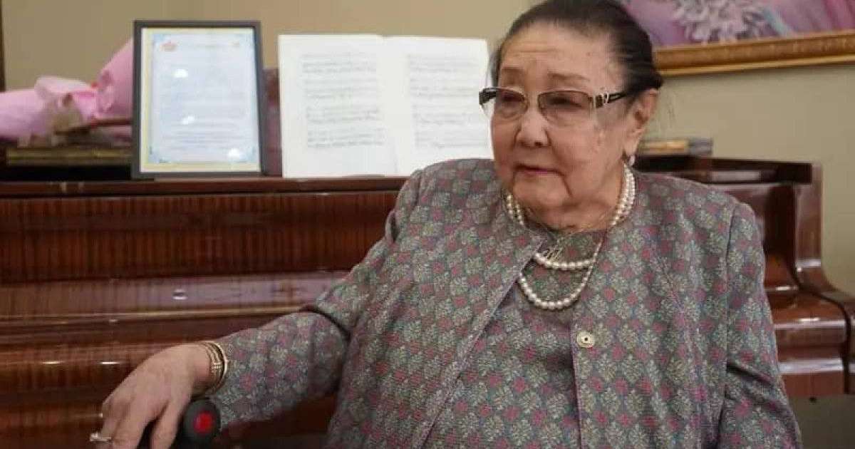 Air Astana халық әртісі Бибігүл Төлегеноваға дөрекелік көрсетті