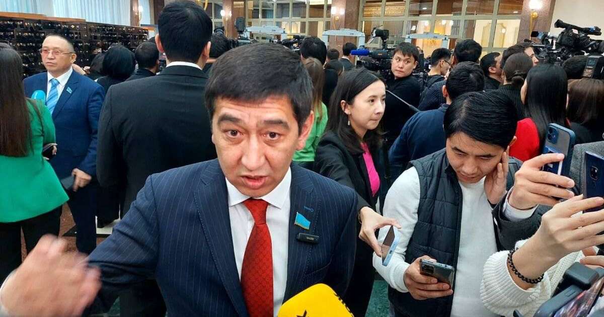 «Біз айта береміз...»: Ринат Зайытов Үкімет депутаттарды тыңдамайтынын айтты