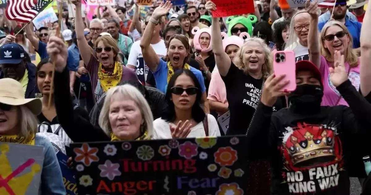 Миллиондаған адам көшеге шықты: АҚШ-та Трампқа қарсы наразылық күшейді