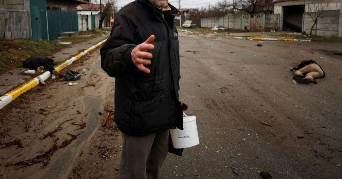 Ресейлік әскерилер Украинада қаза тапқандарды көшеге тастап кеткен