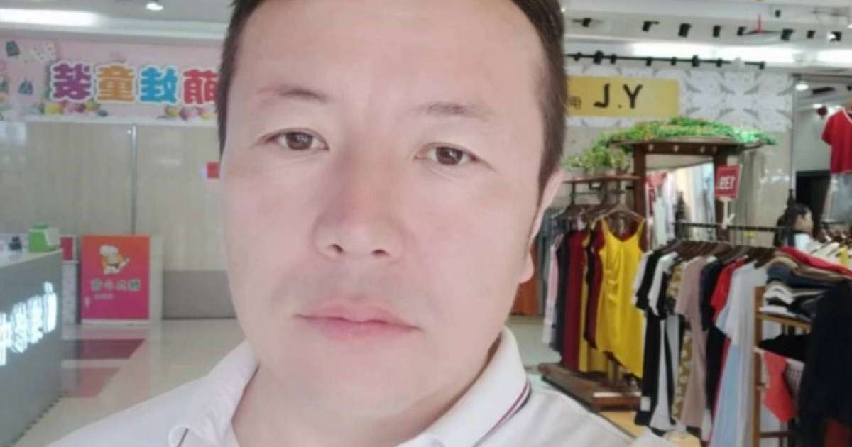 «Восемь месяцев нет вестей». Родственники казахского поэта в Синьцзяне не знают, что с ним