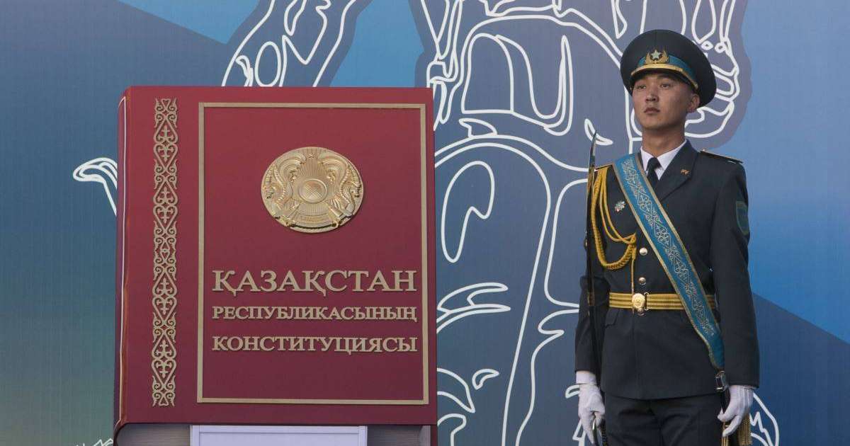 "Назарбаевтың көңілінен шықпаған Ата заң". 1993 жылғы Конституция президент билігін шектеді