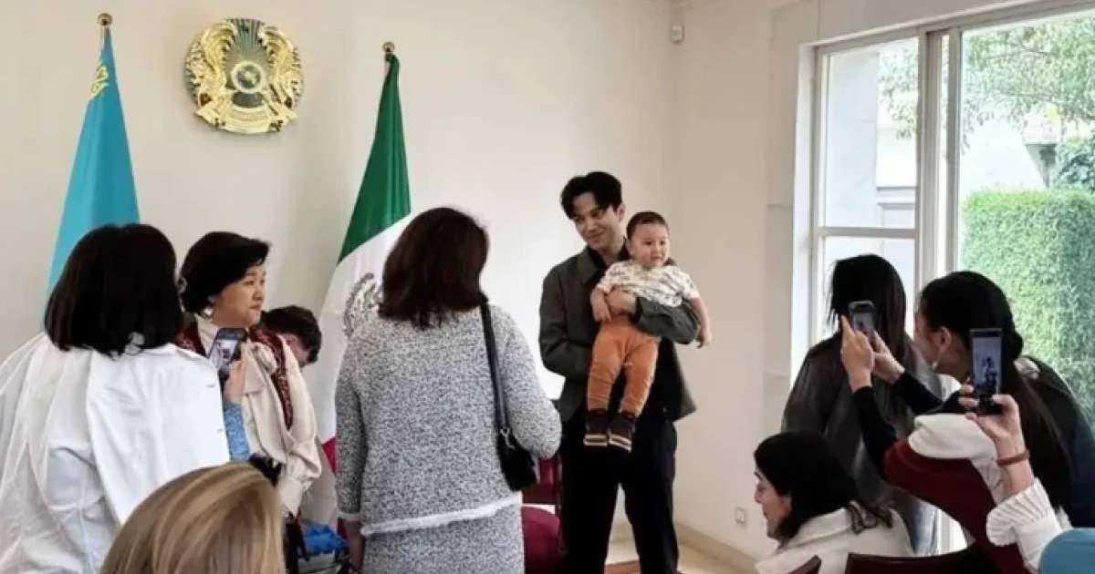 Димаш Құдайберген Мехикода сәбидің тұсауын кесті 