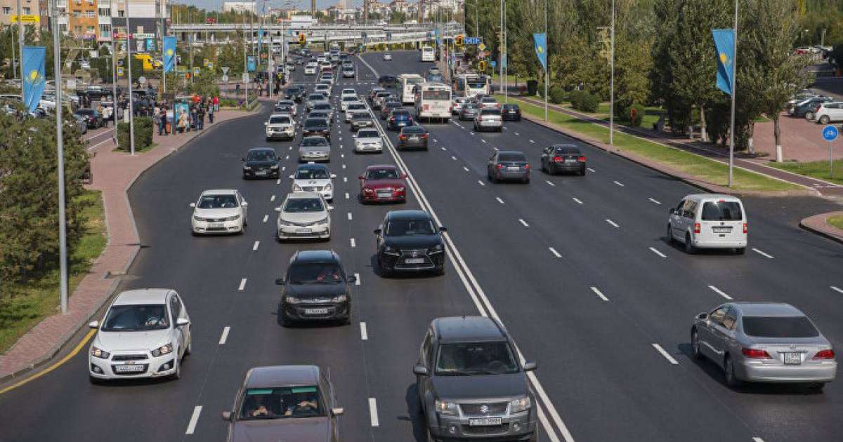 Нұр-Сұлтанның қақ ортасында асфальт опырылып түсті – фот