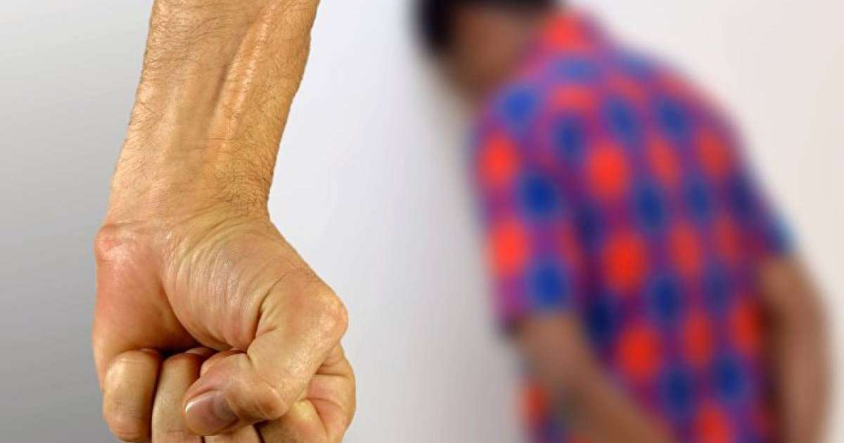 Нұр-Сұлтанда 7 жасар баланы анасының көңілдесі соққыға жықты