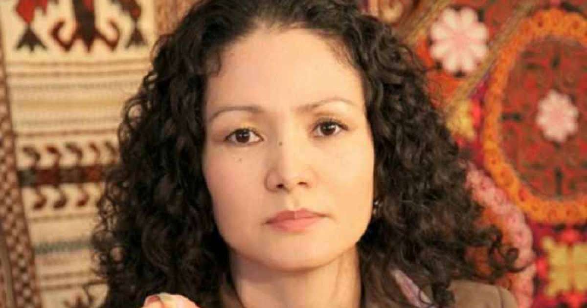 "Әкімдіктің күзетшісінен бастап, хатшысына дейін Құдай": Сәуле Әбединова халықтың сауатсыздығы туралы