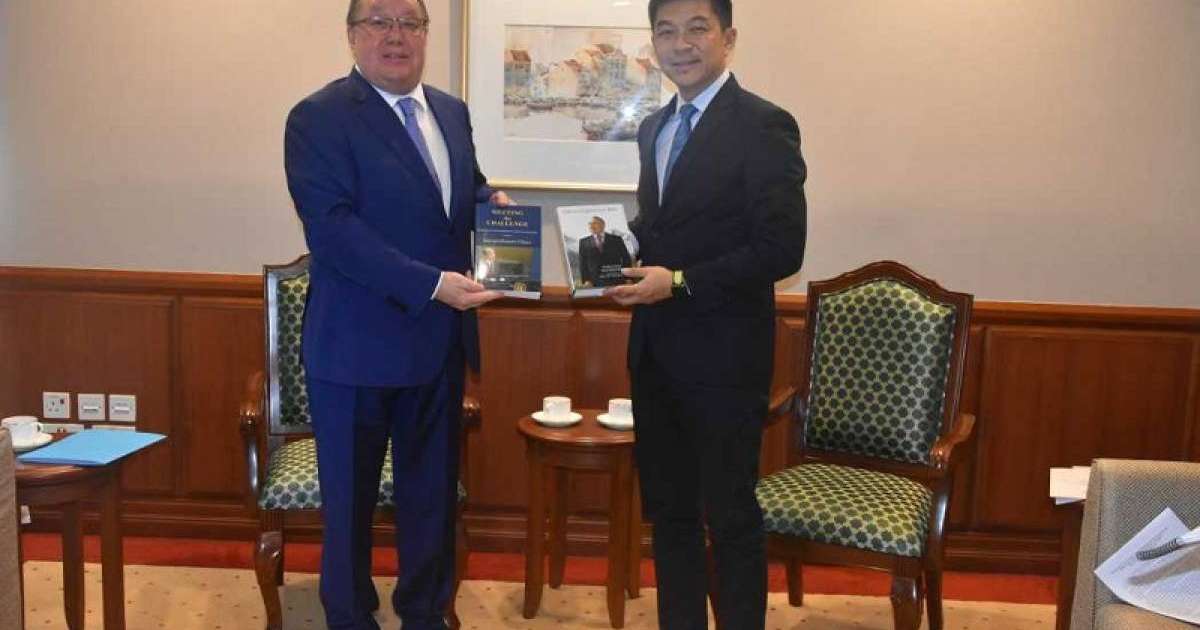 哈萨克斯坦大使会见新加坡国会议长