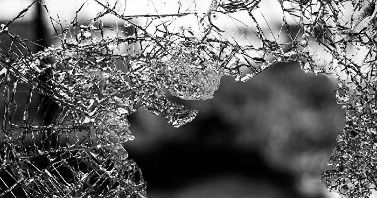 Ресейлік әнші Влад Топалов жол апатына түсті