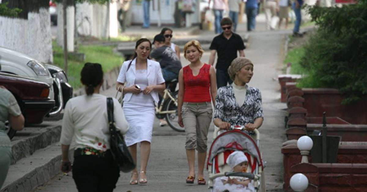 Бельгиялық отбасы асырап алған Аида мен Салтанат тарихи отанына келді