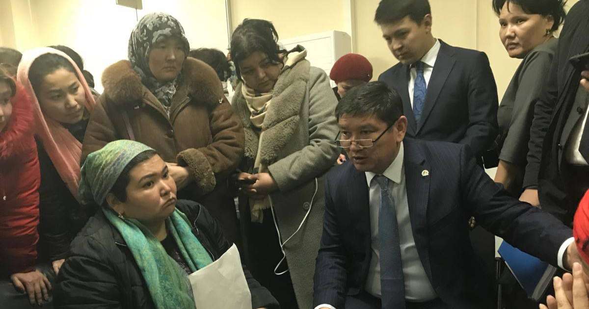 Шымкентте елуден астам әйел әкімнің шығуын талап етті