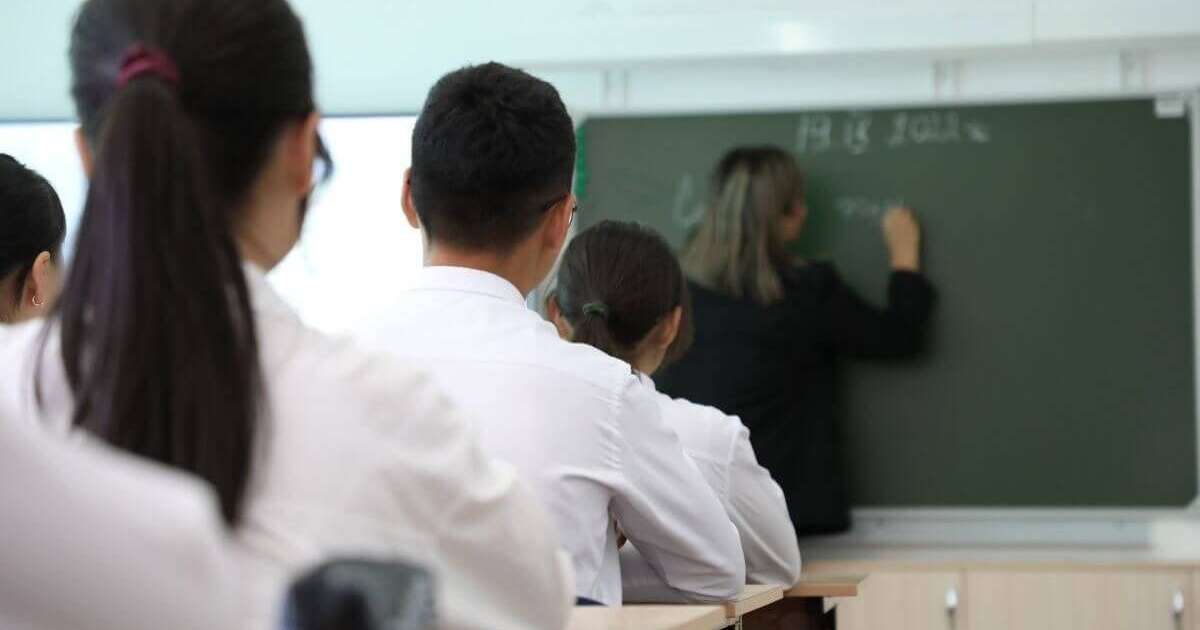 Астанада 11-сынып оқушысына өзгелерді бопсалады деген айып тағылды