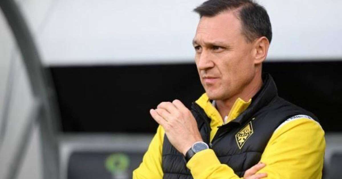 “Ойыншыларды бөліп-жару дұрыс емес” - “Қайраттың” бас бапкері қымбат көлік сыйлайтын кәсіпкерлерді сынға алды