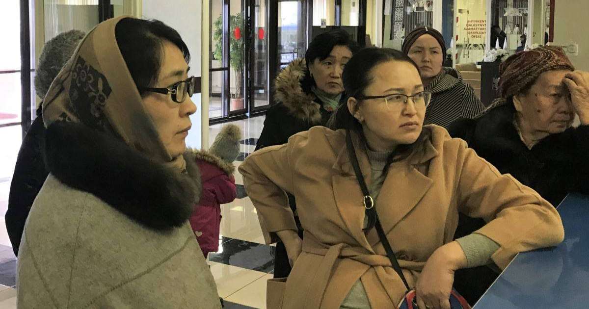 "Бізге бөлген үйді басқаға берді". Шымкенттік салымшылар билікке наразы