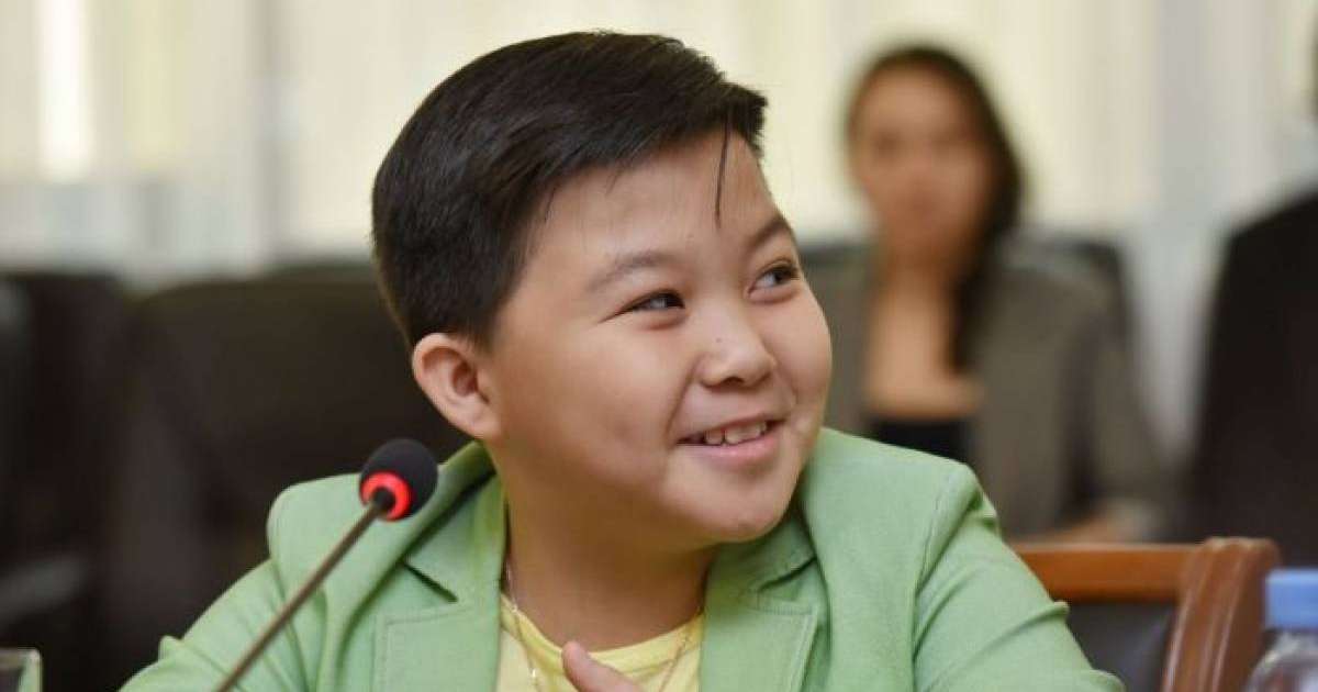 Ержан Максим облыс әкімінің қолынан сыйлық алды – фото