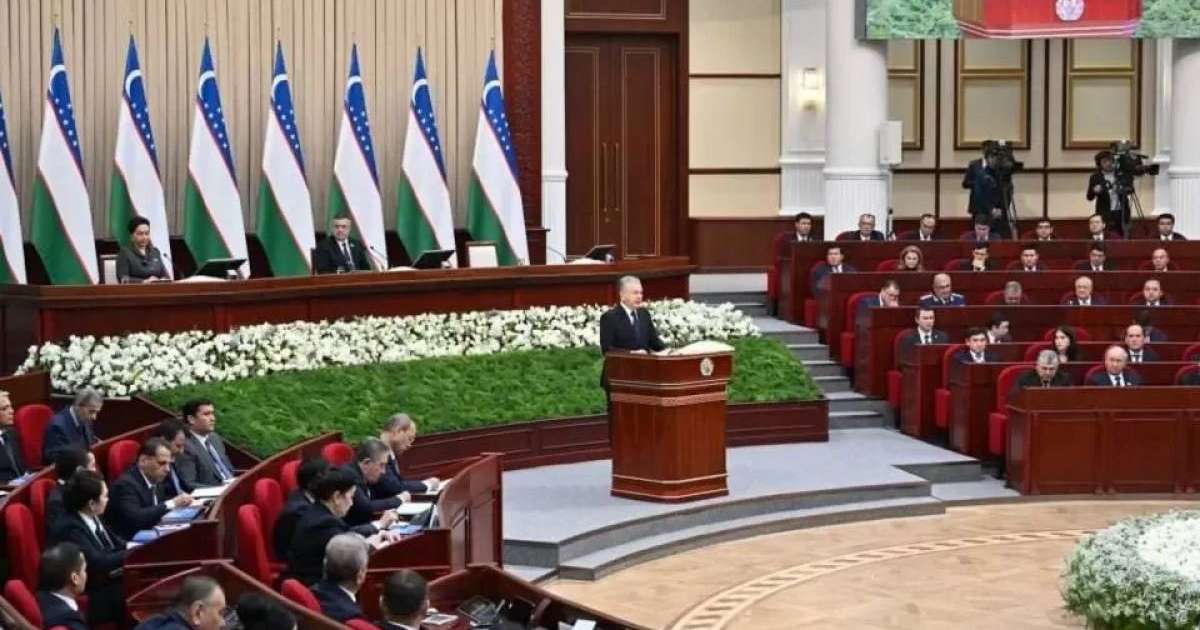 Өзбекстанда қажетсіз шенеуніктер жаппай қысқартылмақ