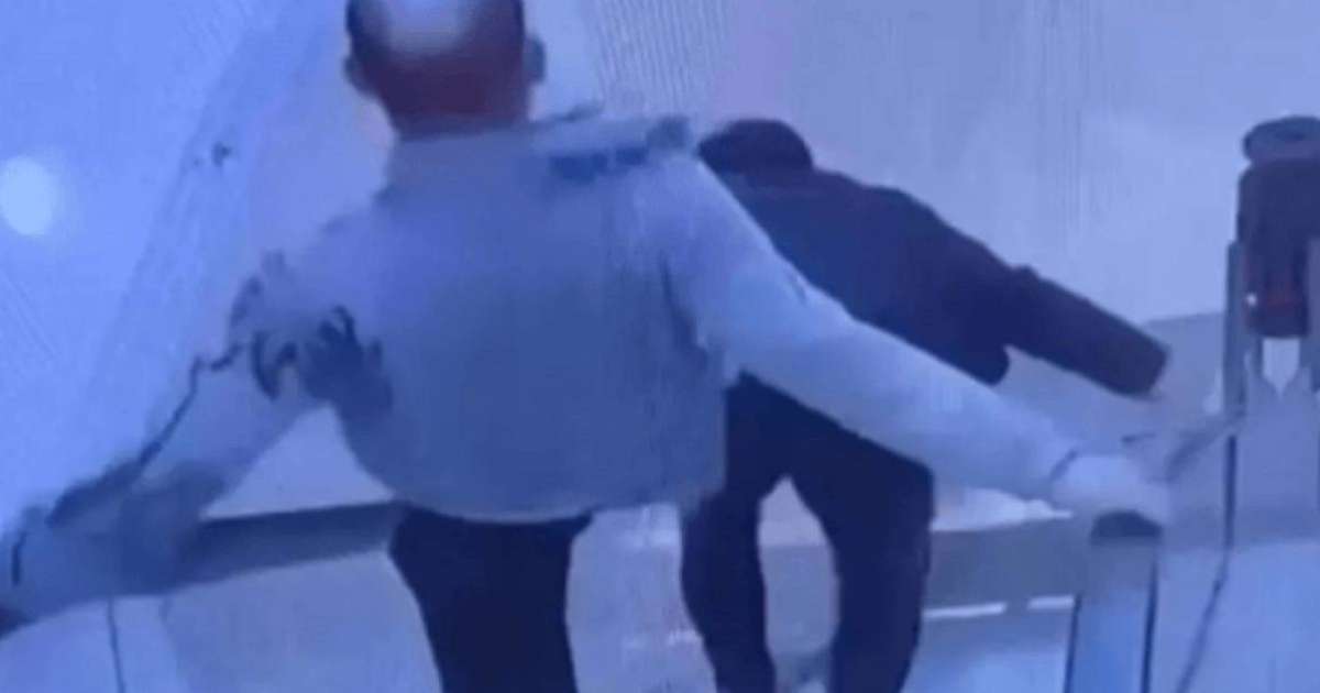 Қарағанды. Эскалатордағы адамды теуіп құлатты деген күдікті психиатриялық есепте тұрған