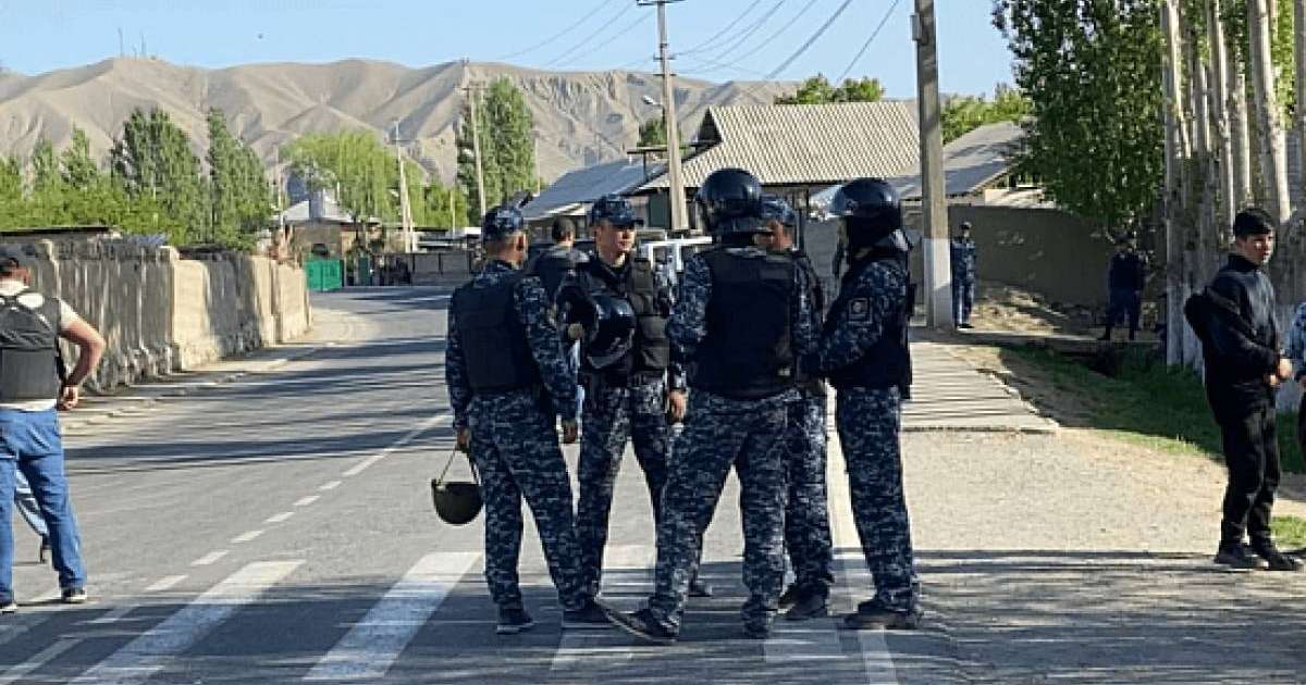 Стрельба и взрывы слышны в районе конфликта на кыргызско-таджикской границе (видео)