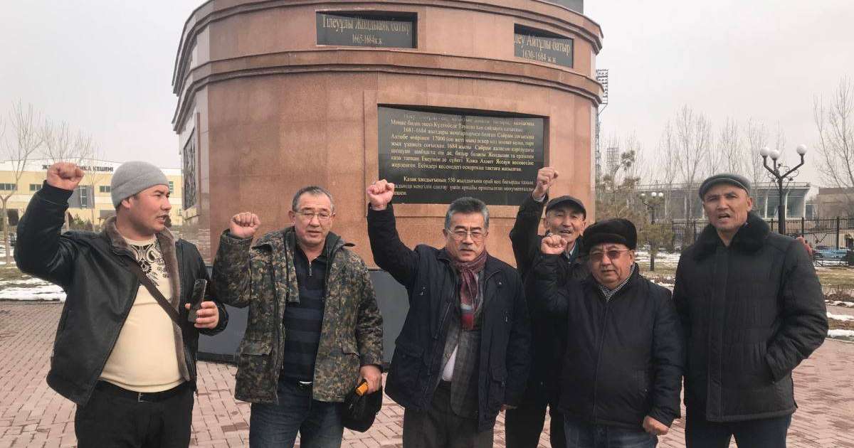 Шымкент белсенділері Қастер мен Мұрагерді босатуды талап етті