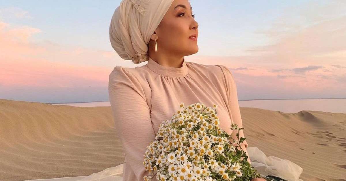 Индира Расылхан: Орамал таққаным үшін жобалардан қысқартылғаным рас