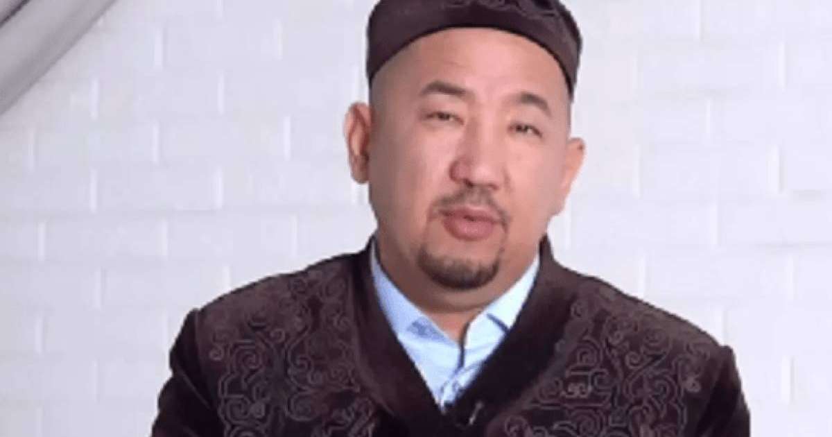 "Ұстасаң өзің үшін": Нұрлан имам ораза ұстағанын міндетсінетін адамдарға кеңесін айтты (видео)