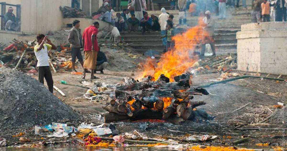 "Кімді өртегенімізді ұқпай қалдық": Кремациядан кейін оралған қария отбасын шошытты