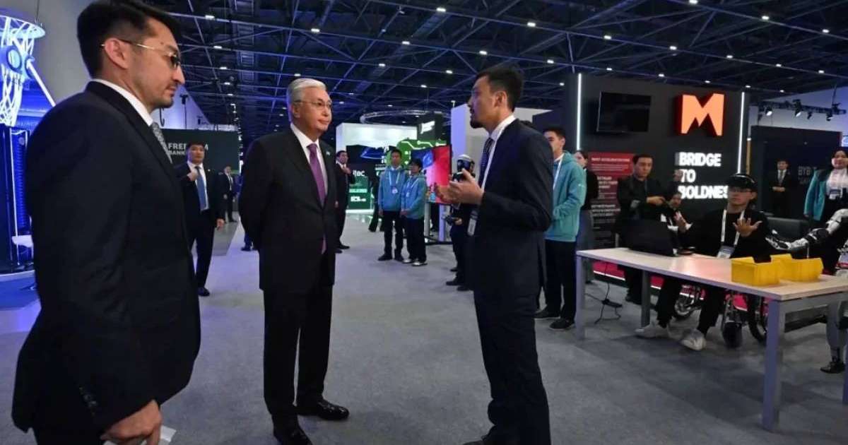 Мемлекет басшысы цифрлық шешімдер көрмесіне барды  