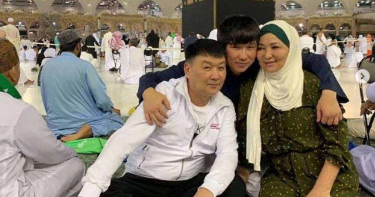 "Сол кезде сыйлы болармыз": Қайрат Нұртастың ата-анасы шетелге көшуге қатысты пікір білдірді